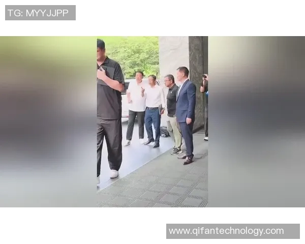 姚明成功归来安全落地展现巨人风范引发球迷热烈欢呼